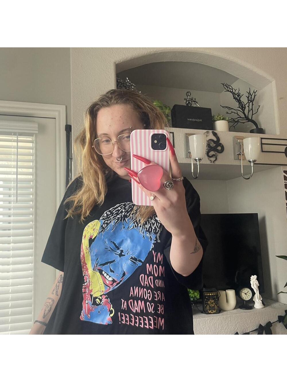 Black Scream Graphic Tee with Multicolor Design, Women's Short